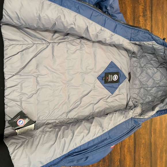 Lightweight Canada Goose Jacket, women’s size L. Like new! - Picture 2 of 7